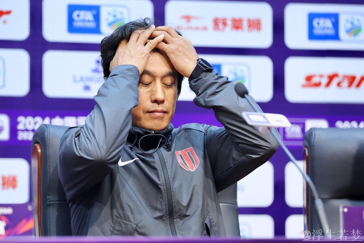 河南球迷指责裁判偏袒,徐正源无辜受牵连 河南球迷指责裁判偏袒,徐正源无辜受牵连